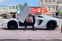 Lamborghini Aventador của 8X Bình Dương "khoe áo" đón Tết Nhâm Dần