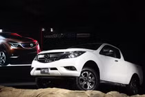 Soi Mazda BT-50 Pro vừa ra mắt giá từ 347,9 triệu