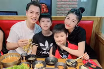 Bà xã Đăng Khôi làm rõ 'lỗi tại ai khi con xem phim người lớn'