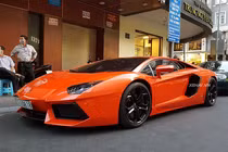 Chạm mặt “ngôi sao” Lamborghini Aventador trên phố Sài Gòn