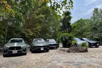 Dàn SUV trăm tỷ của ông Đặng Lê Nguyên Vũ phơi nắng tại phố núi