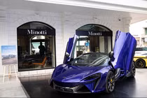 McLaren Artura Spider bạc tỷ đầu tiên "khoe hàng" tại Hà Nội