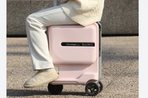 Sử dụng vali điện không bằng lái, du học sinh Trung Quốc bị tuýt còi