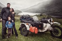 Cả gia đình vòng quanh khắp châu Âu trên Ural 3 bánh