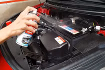 Kinh nghiệm vệ sinh khoang máy ôtô vừa sạch vừa nhanh