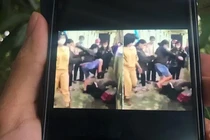 Nữ sinh lớp 10 bị đánh hội đồng