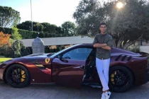 Cristiano Ronaldo tậu siêu xe hàng hiếm Ferrari F12tdf 10 tỷ