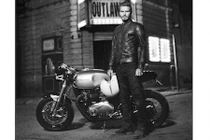 David Beckham làm “lộ hàng” cafe racer Triumph mới