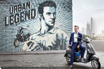 Alessandro Del Piero “dạo chơi” Hà Nội trước mưa dông