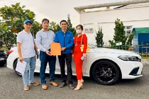 Mua Honda Civic RS bị lệch màu sơn, khách hàng được đổi xe mới