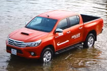 Lần đầu trải nghiệm bán tải Toyota Hilux 2016 tại Việt Nam