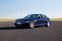 Xe sang Genesis G80 2021 có gì để "đấu" Mercedes-Benz E-Class?