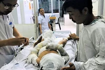 Dì tưới xăng đốt cháu: Chửi thề rồi đổ xăng lên đốt