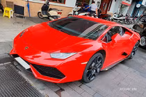 Đại gia Sài thành chi 100 triệu sơn siêu xe Lamborghini Huracan
