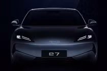 BYD e7 2025 - sedan điện giá rẻ chuyên chạy taxi của BYD