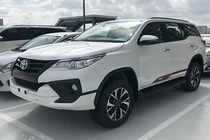 Cận cảnh Toyota Fortuner TRD hơn 1 tỷ đồng tại Việt Nam