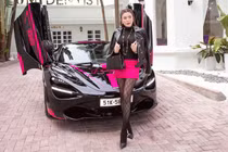 McLaren 720S Spider bạc tỷ, "siêu lướt" của hoa hậu quý bà rao bán 