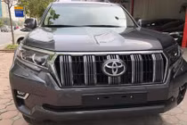 Cận cảnh Toyota Prado VX 2018 giá gần 3 tỷ tại VN