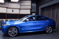 Chi tiết BMW X6 M50i Riverside Blue hơn 1,9 tỷ đồng