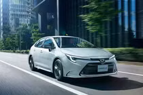 Lý do Toyota Corolla bản máy xăng tiếp tục bị khai tử?