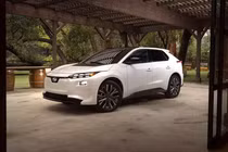 Cận cảnh Subaru Solterra 2026 "anh em song sinh" của Toyota bZ4X