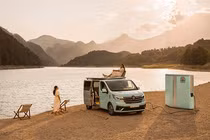 Renault Hippie Caviar Hotel - xe van cắm trại sang chảnh như khách sạn