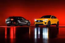 Ford Mustang Mach-E giảm tới 6000 USD "đấu" Tesla và VinFast VF8