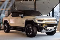 "Khủng long" Hummer EV chạy điện bị đội giá gấp 3, vẫn đắt khách