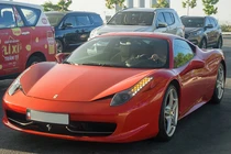 Siêu xe Ferrari 458 Italia tiền tỷ trên phố Sài Gòn