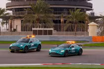 Xem chi tiết siêu xe y tế Aston Martin DBX707 tại giải đua F1 2023