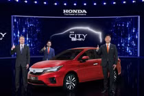 Honda Civic 2022 "uống" chỉ 4 lít xăng/100 km, từ 747 triệu đồng