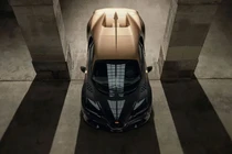 Siêu phẩm Bugatti Chiron Super Sport "dát vàng", vẽ tay mất 400 giờ