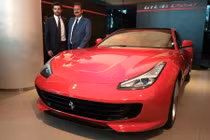 Siêu xe 4 chỗ Ferrari GTC4Lusso “đặt lốp” tới Ấn Độ 