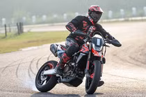 "Soi" Ducati Hypermotard 698 Mono từ 480 triệu sắp bán tại Việt Nam