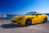 Bản độ Ferrari California T rực rỡ đón Hè