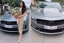 “Soái ca” Quảng Ninh tặng vợ Chevrolet Camaro mui trần hơn 3 tỷ