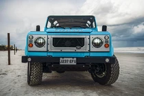 Land Rover Defender 90s đời 1992 độ độc hơn 4 tỷ đồng