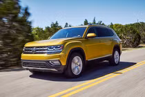 Khách hàng "tố" Volkswagen Teramont đang lăn bánh thì tự động phanh