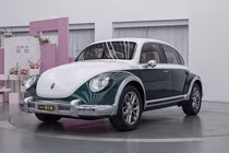 ORA Punk Cat của Trung Quốc “nhái” Volkswagen Beetle như xe xịn