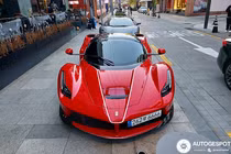 Cặp đôi Ferrari LaFerrari Aperta siêu hiếm của đại gia Hàn Quốc
