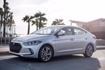 Hyundai Elantra 2018 "chốt giá" chỉ từ 428 triệu đồng