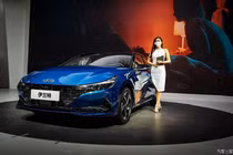 Hyundai Elantra 2021 từ 374 triệu đồng, "sát vách" Việt Nam