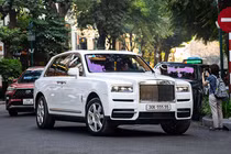 "Biệt thự di động" Rolls-Royce Cullinan hơn 55 tỷ lăn bánh ở Hà Nội