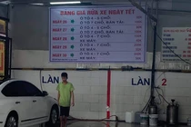 Giá rửa ôtô cuối năm tăng vọt, có nơi lên đến 300.000 đồng/xe