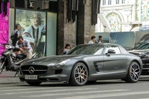 Soi cặp siêu xe nhà Hà Tăng vừa lượn trên phố Sài Gòn 