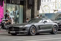 Soi cặp siêu xe nhà Hà Tăng vừa lượn trên phố Sài Gòn 