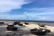 Thảm cảnh chợ cá ế ẩm, bãi biển không bóng người ở Quảng Trị