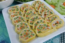 Đổi vị với món trứng cuộn rau củ chiên dễ làm