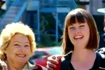 Ngất lên ngất xuống vì cười