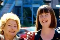 Ngất lên ngất xuống vì cười